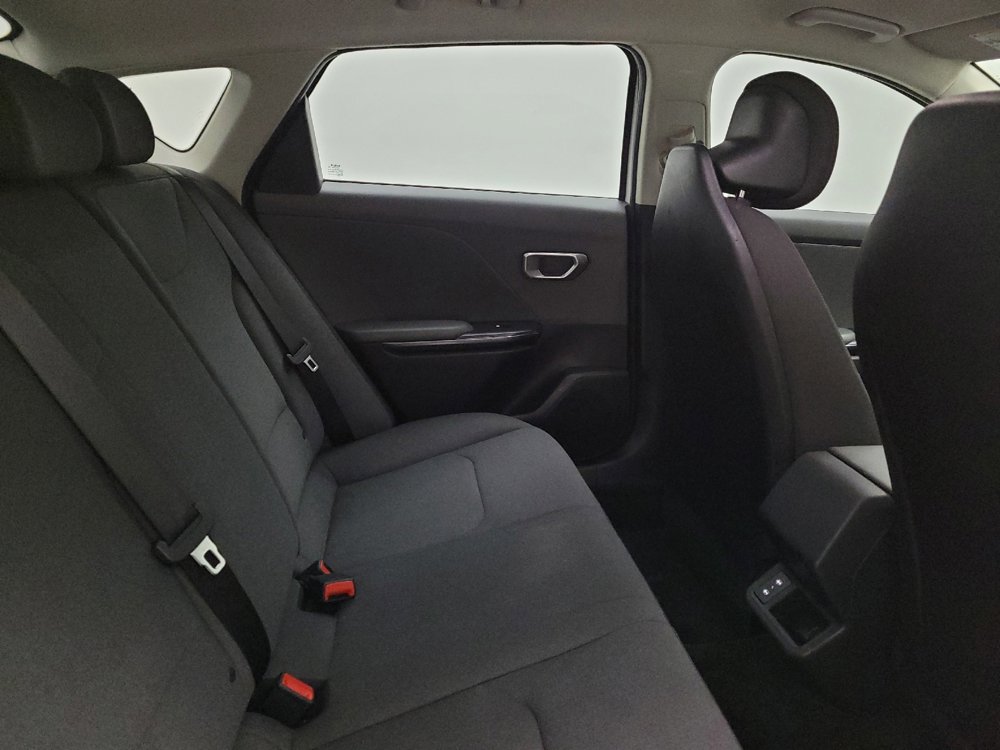 Used 2025 Kia K4 LXS image 19