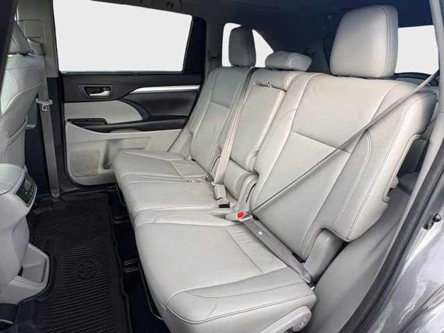 Used 2017 Toyota Highlander XLE image 18