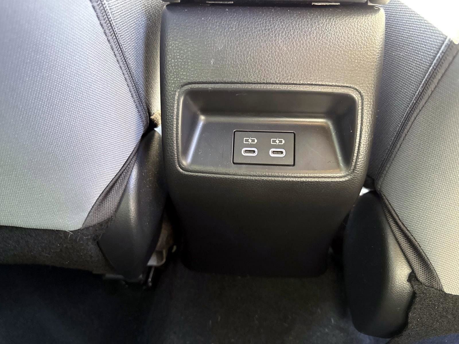 Used 2025 Toyota Corolla SE image 18