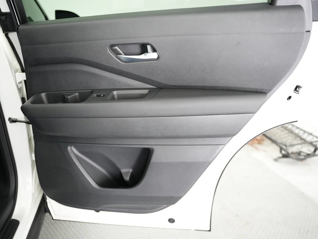 Used 2022 Nissan Pathfinder SV w/ SV Premium Package AWD/4WD image 37