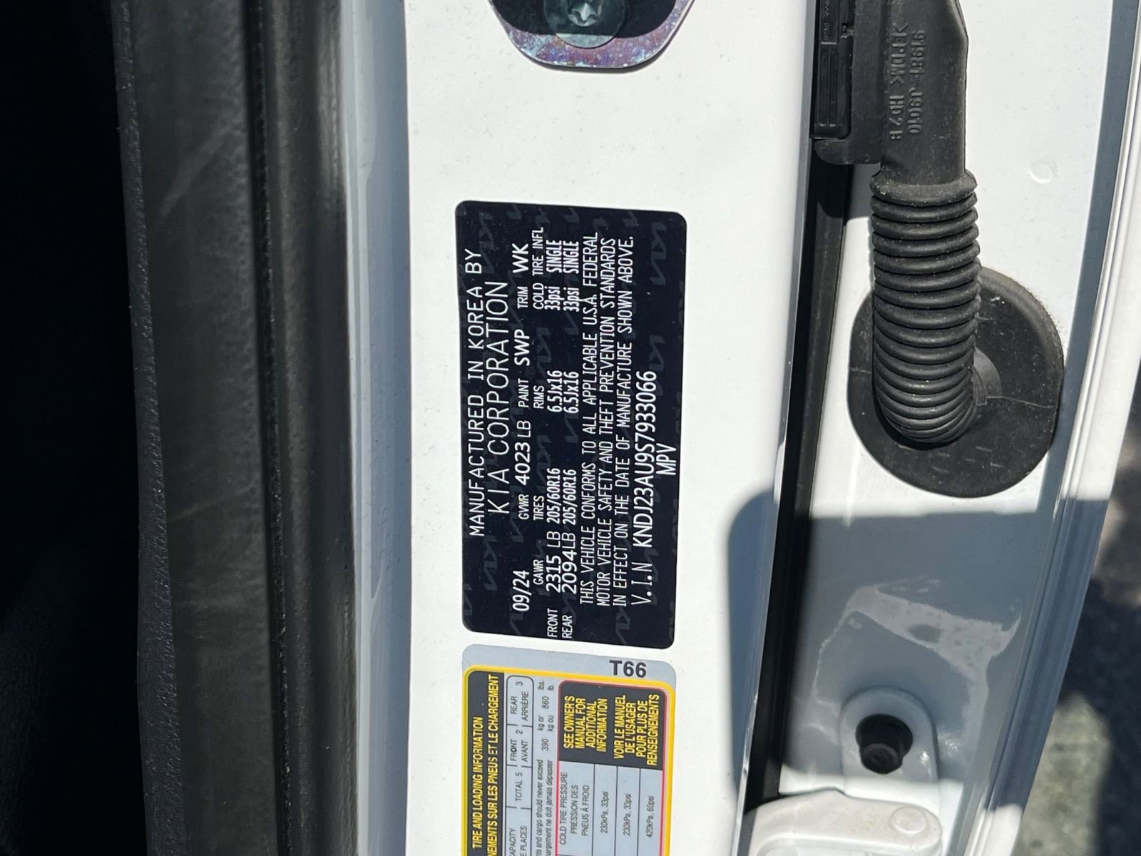 Used 2025 Kia Soul LX w/ LX Technology Package FWD image 25