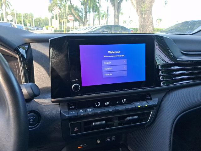 Used 2025 Toyota Camry SE FWD image 19