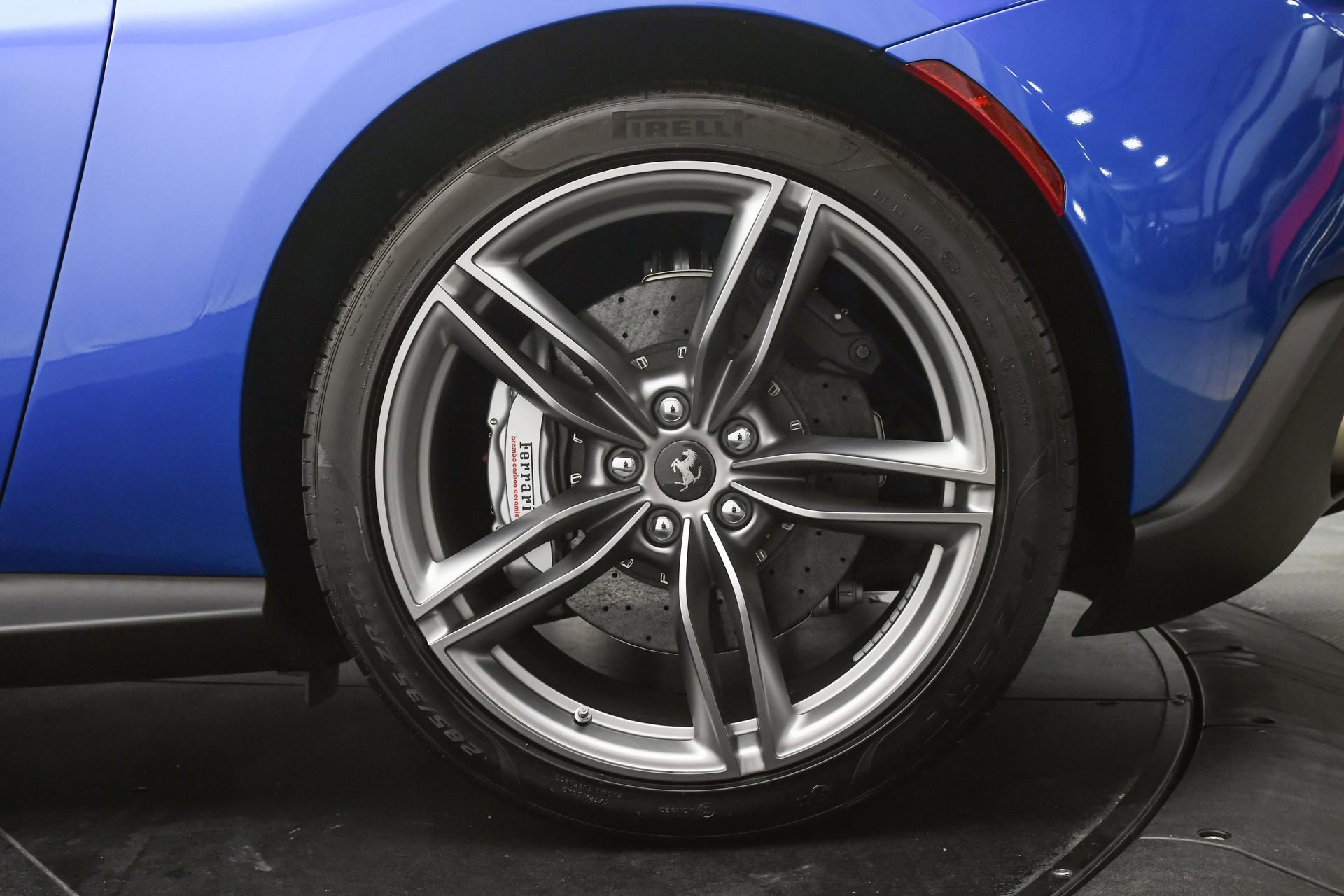 Used 2025 Ferrari Roma Spider image 36