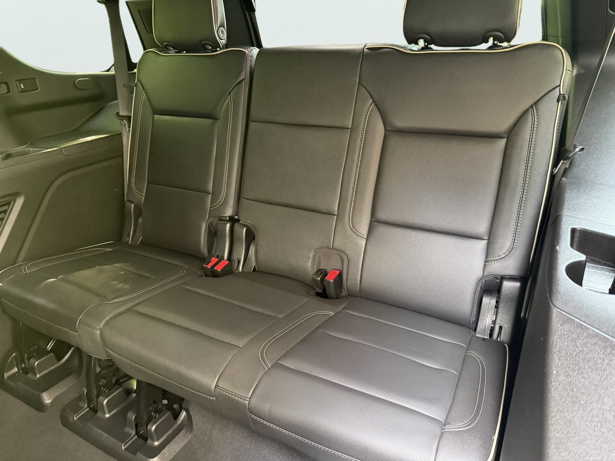 Used 2022 GMC Yukon SLT w/ SLT Luxury Package AWD/4WD image 8