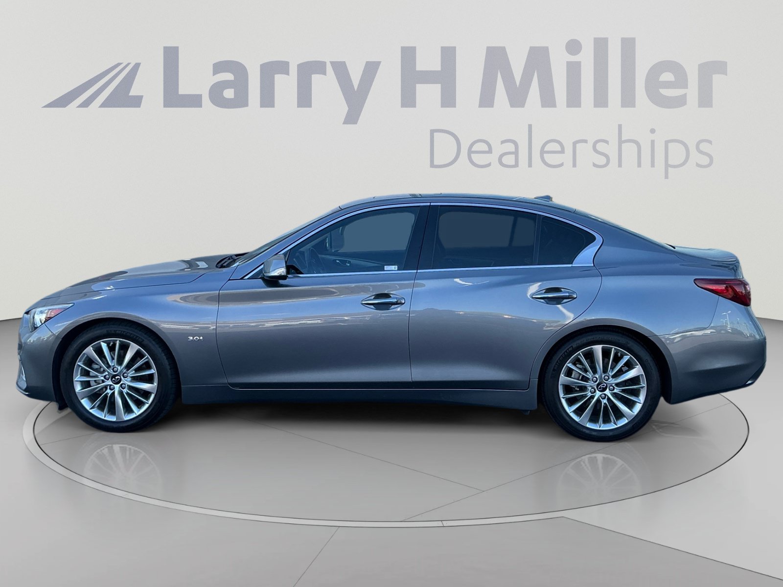 Used 2019 INFINITI Q50 Luxe w/ All Weather Package (L93) RWD image 2