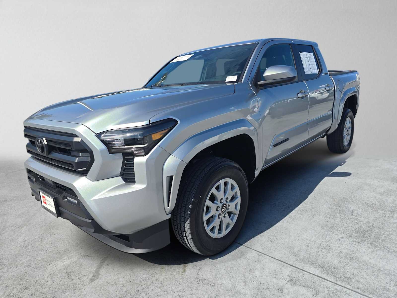 Certified 2025 Toyota Tacoma SR5 AWD/4WD image 7