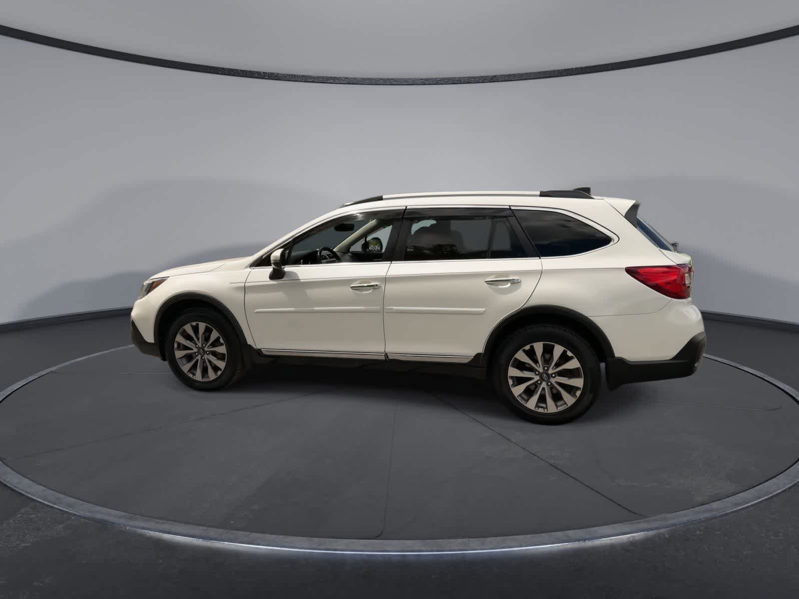Used 2019 Subaru Outback 3.6R Touring AWD/4WD image 5