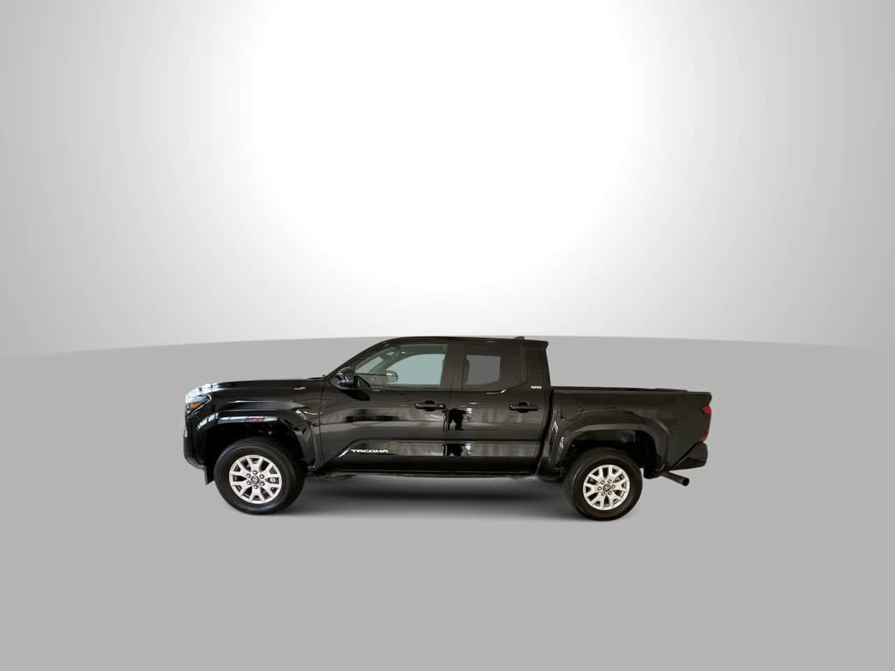 Used 2024 Toyota Tacoma SR5 AWD/4WD image 5