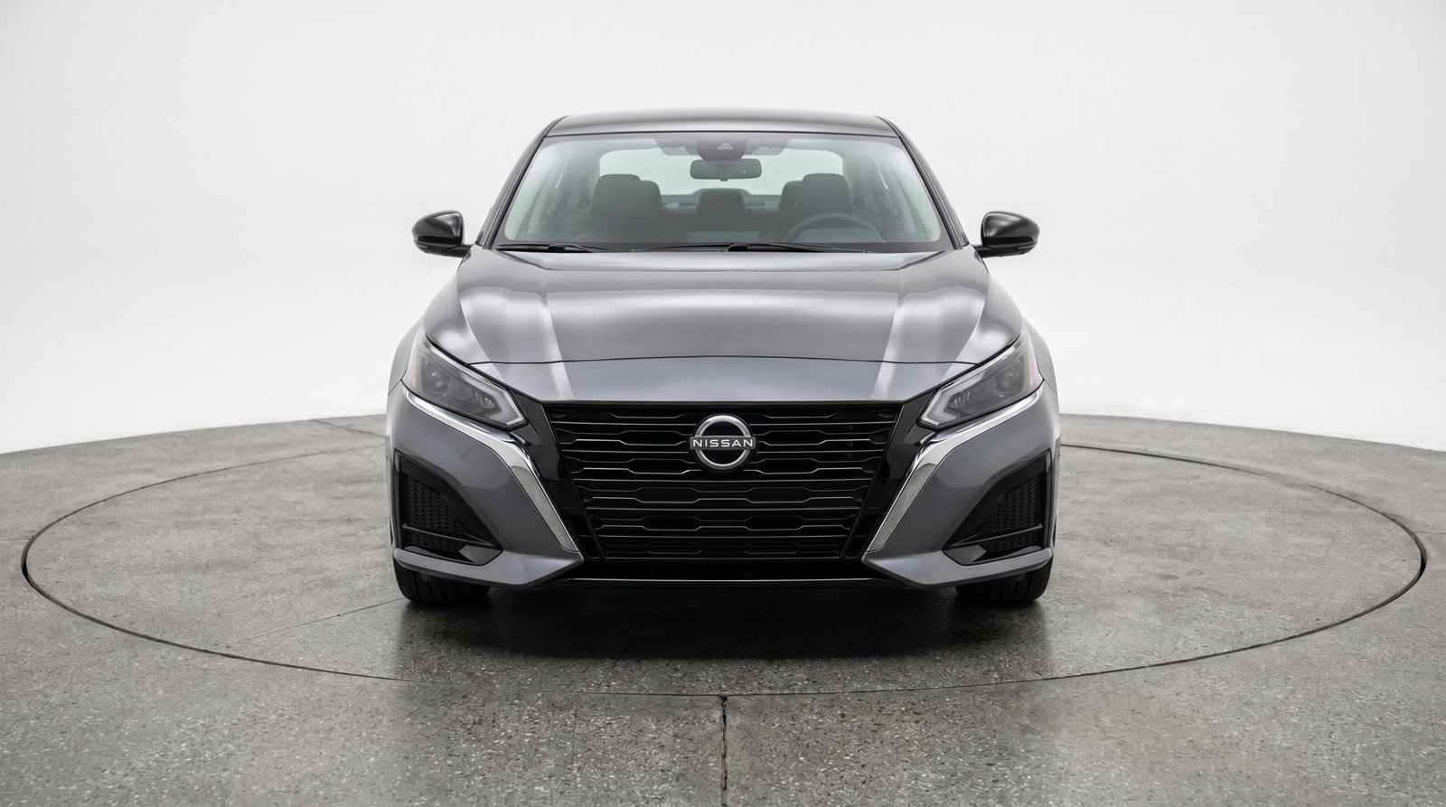 Used 2025 Nissan Altima 2.5 SV FWD image 2