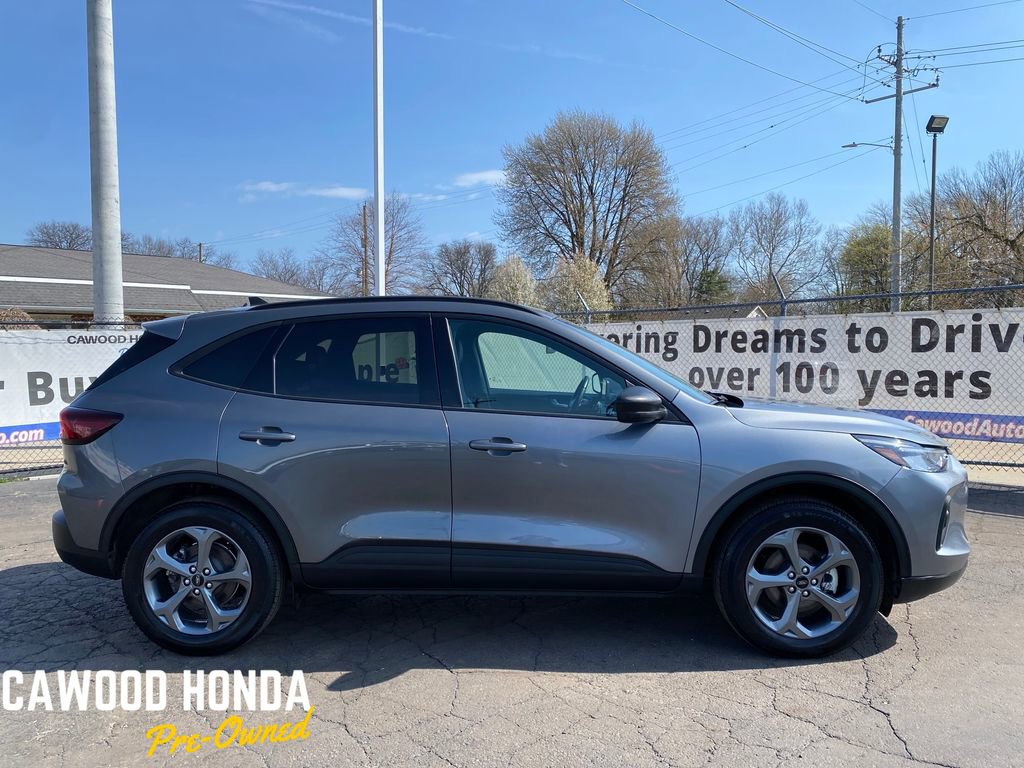 Used 2025 Ford Escape ST-Line Select AWD/4WD image 2