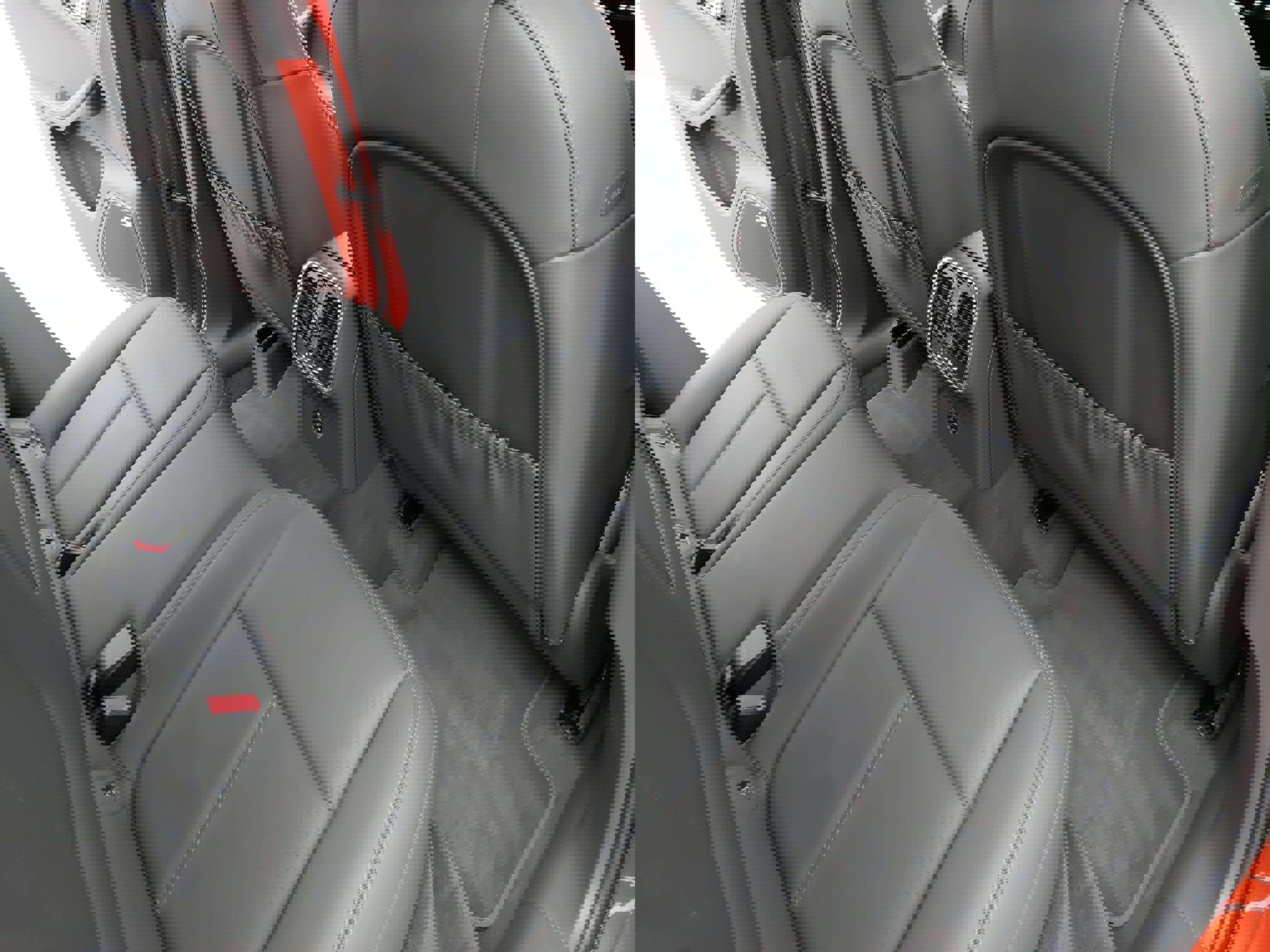 Certified 2025 Porsche Macan image 13