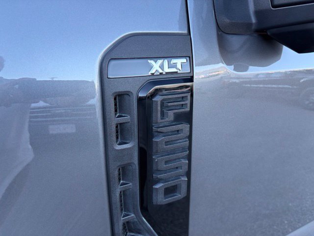 Used 2023 Ford F250 XLT w/ XLT Premium Package AWD/4WD image 13