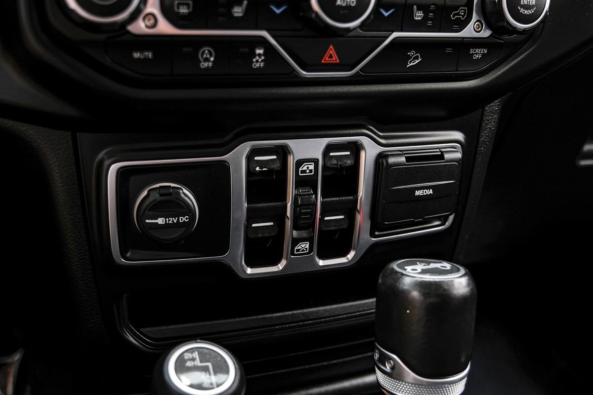 Used 2020 Jeep Wrangler Unlimited Sahara AWD/4WD image 26