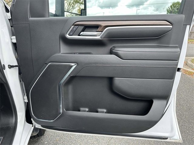 Used 2024 Chevrolet Silverado 3500 LT image 8