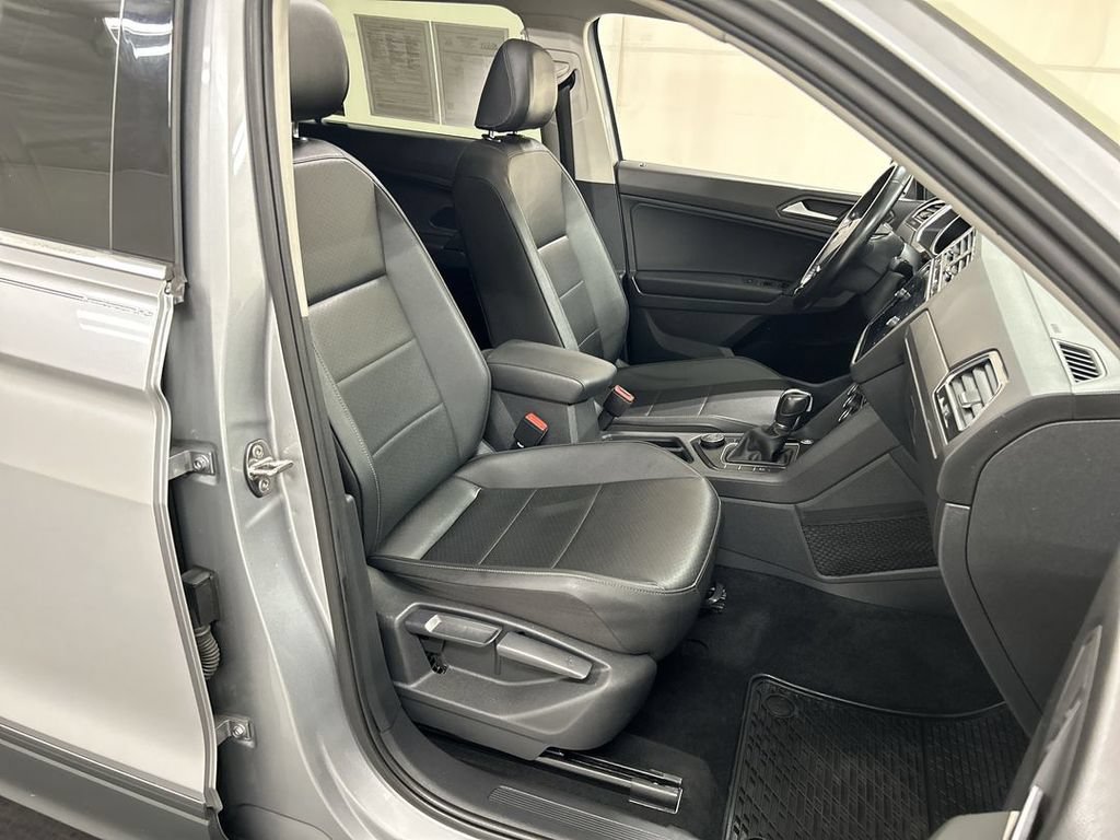 Used 2019 Volkswagen Tiguan SE w/ Panoramic Sunroof Package AWD/4WD image 23