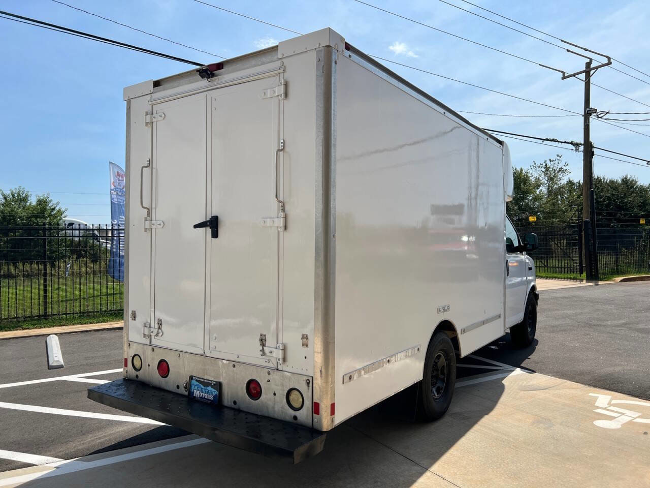 Used 2017 Chevrolet Express 3500 image 6