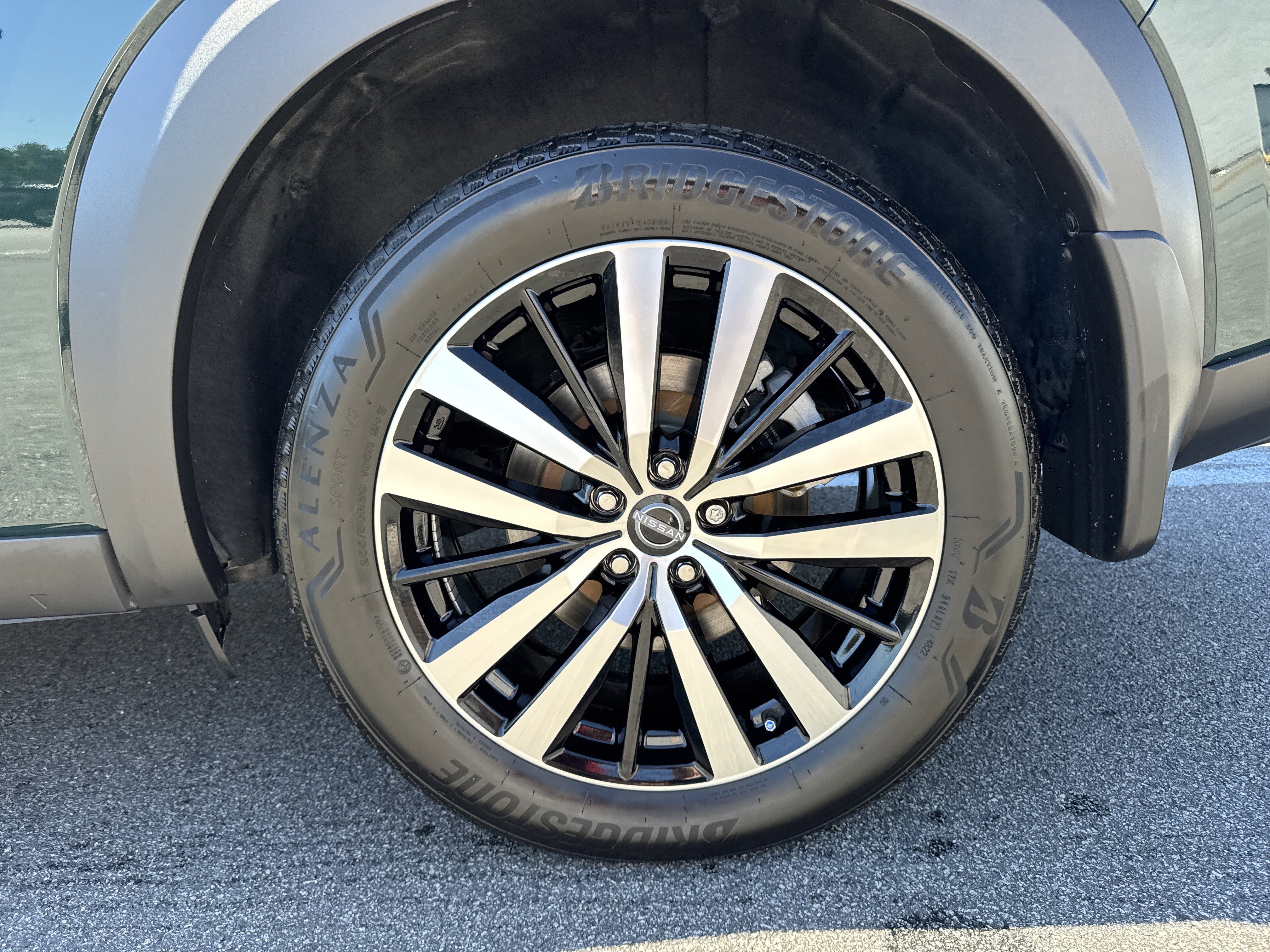 Used 2023 Nissan Pathfinder Platinum image 13