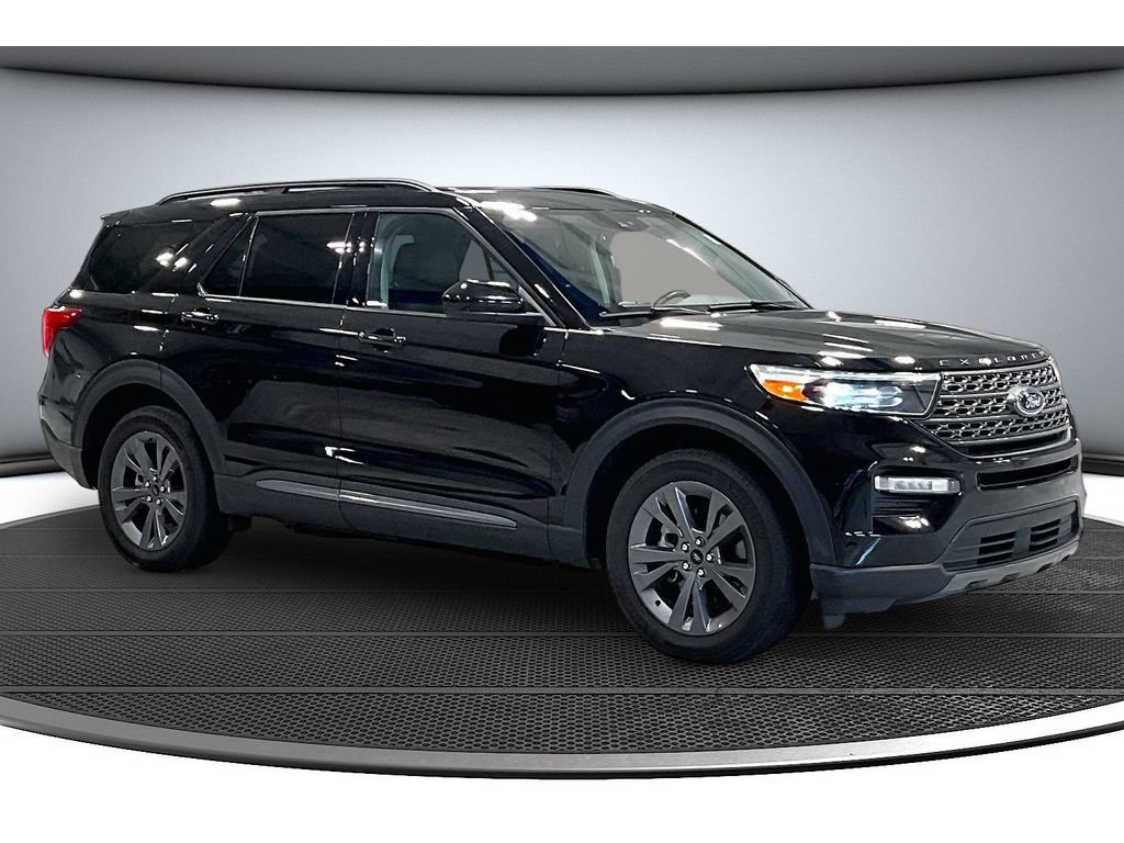 Used 2024 Ford Explorer XLT w/ Equipment Group 202A AWD/4WD image 13