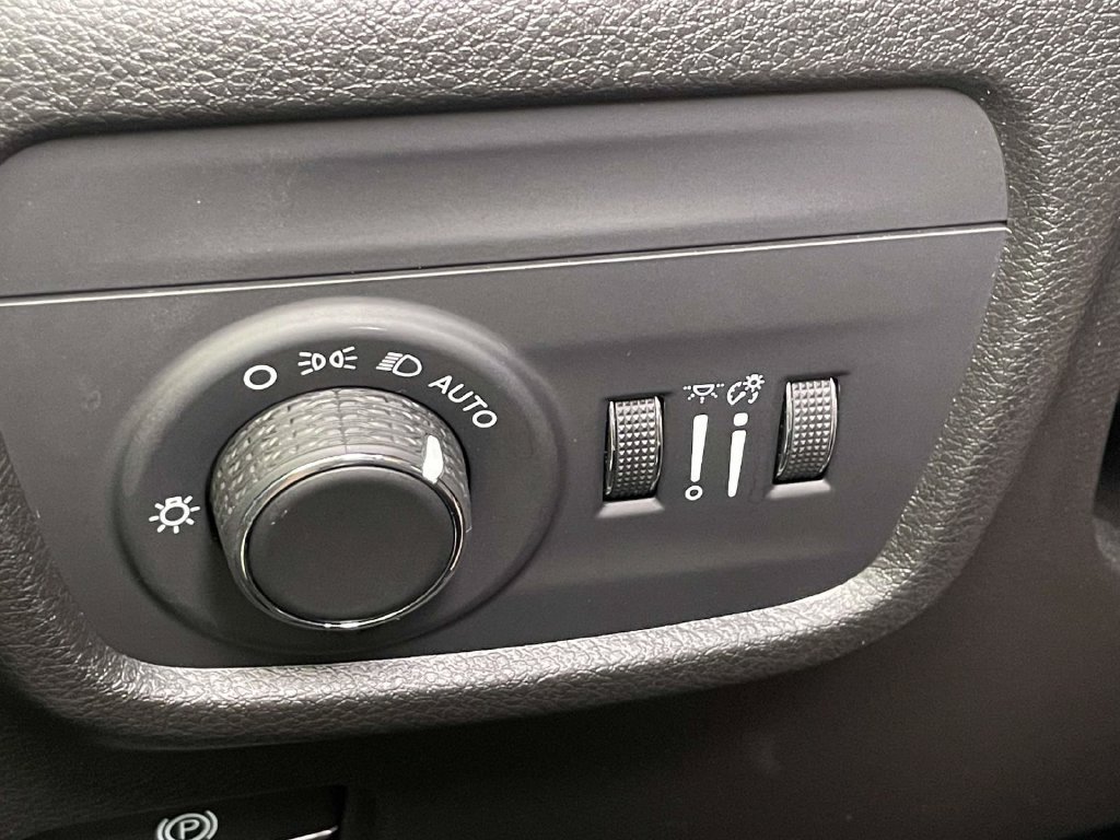 Used 2023 Jeep Grand Cherokee L Laredo AWD/4WD image 32