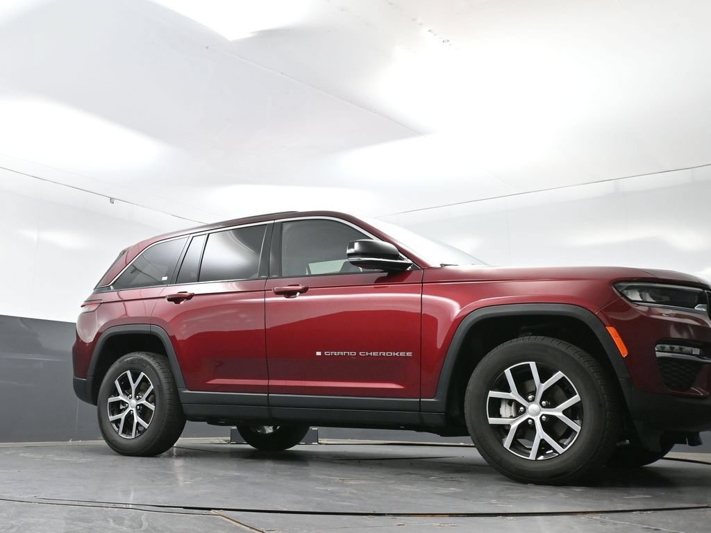 Used 2024 Jeep Grand Cherokee Limited AWD/4WD image 24