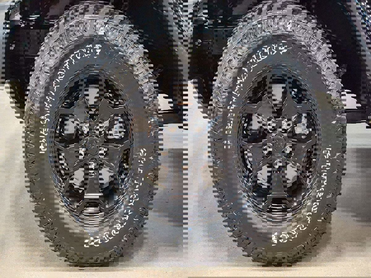 Used 2021 Jeep Gladiator Sport image 29