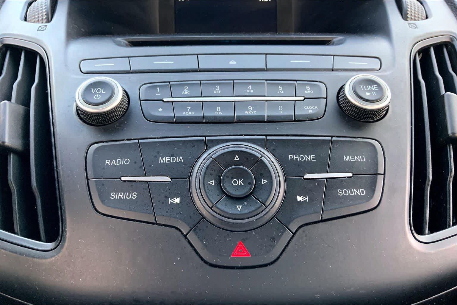 Used 2017 Ford Focus SE FWD image 35