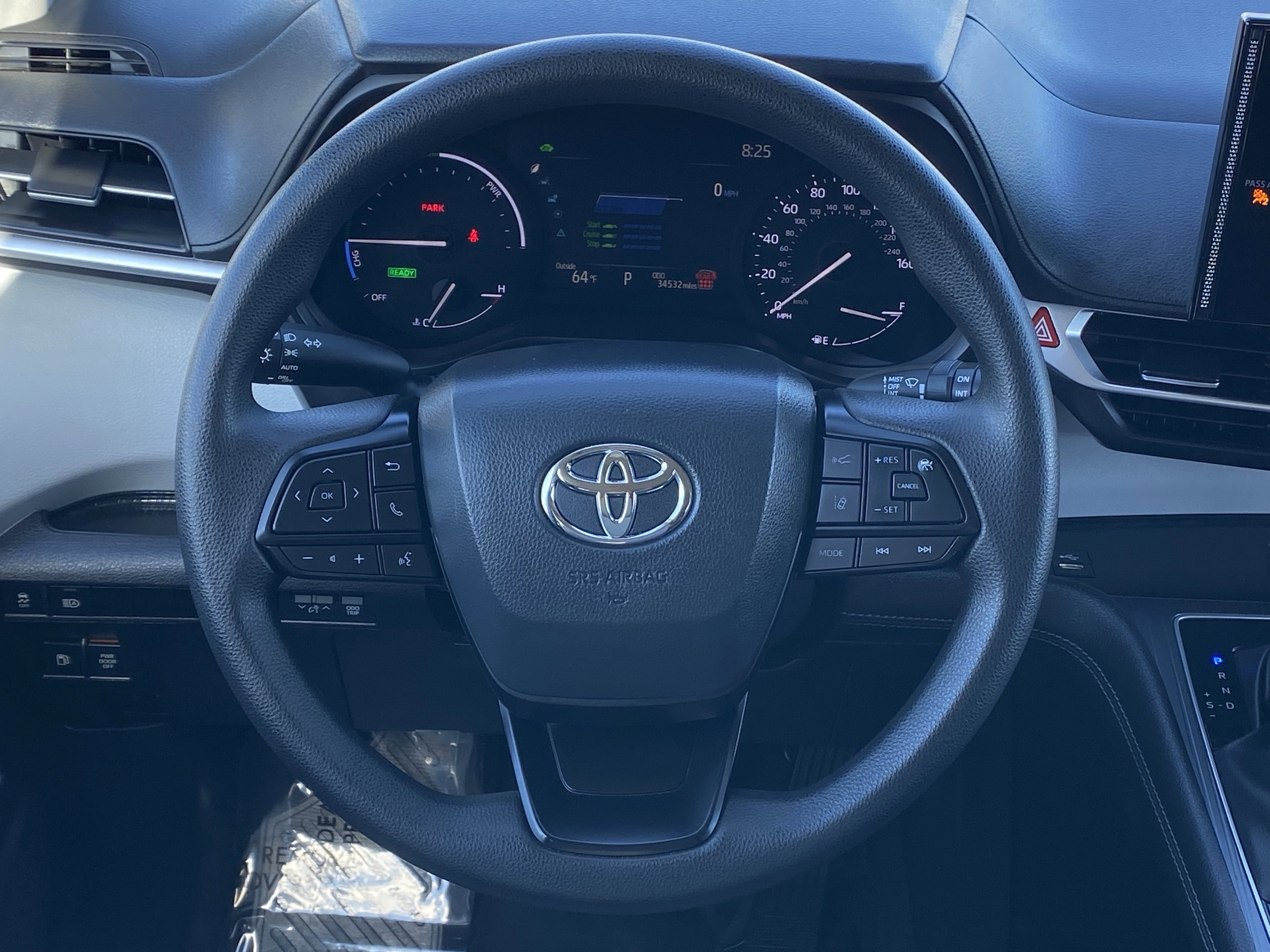 Certified 2025 Toyota Sienna LE FWD image 17