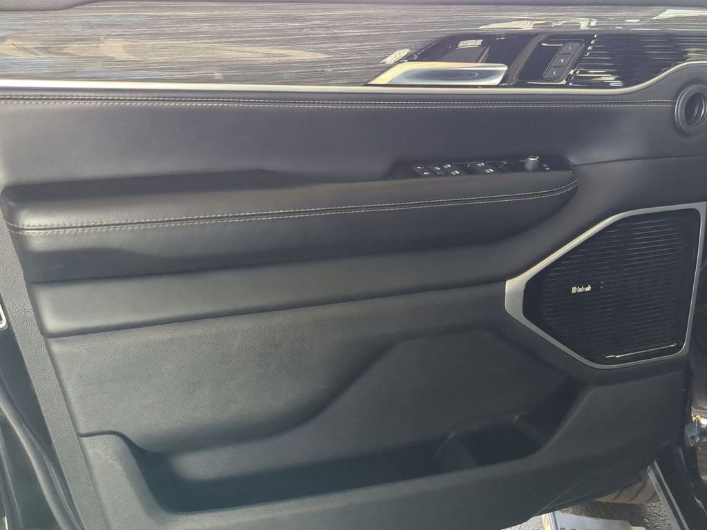 Used 2022 Jeep Wagoneer Series III w/ Premium Group I image 20