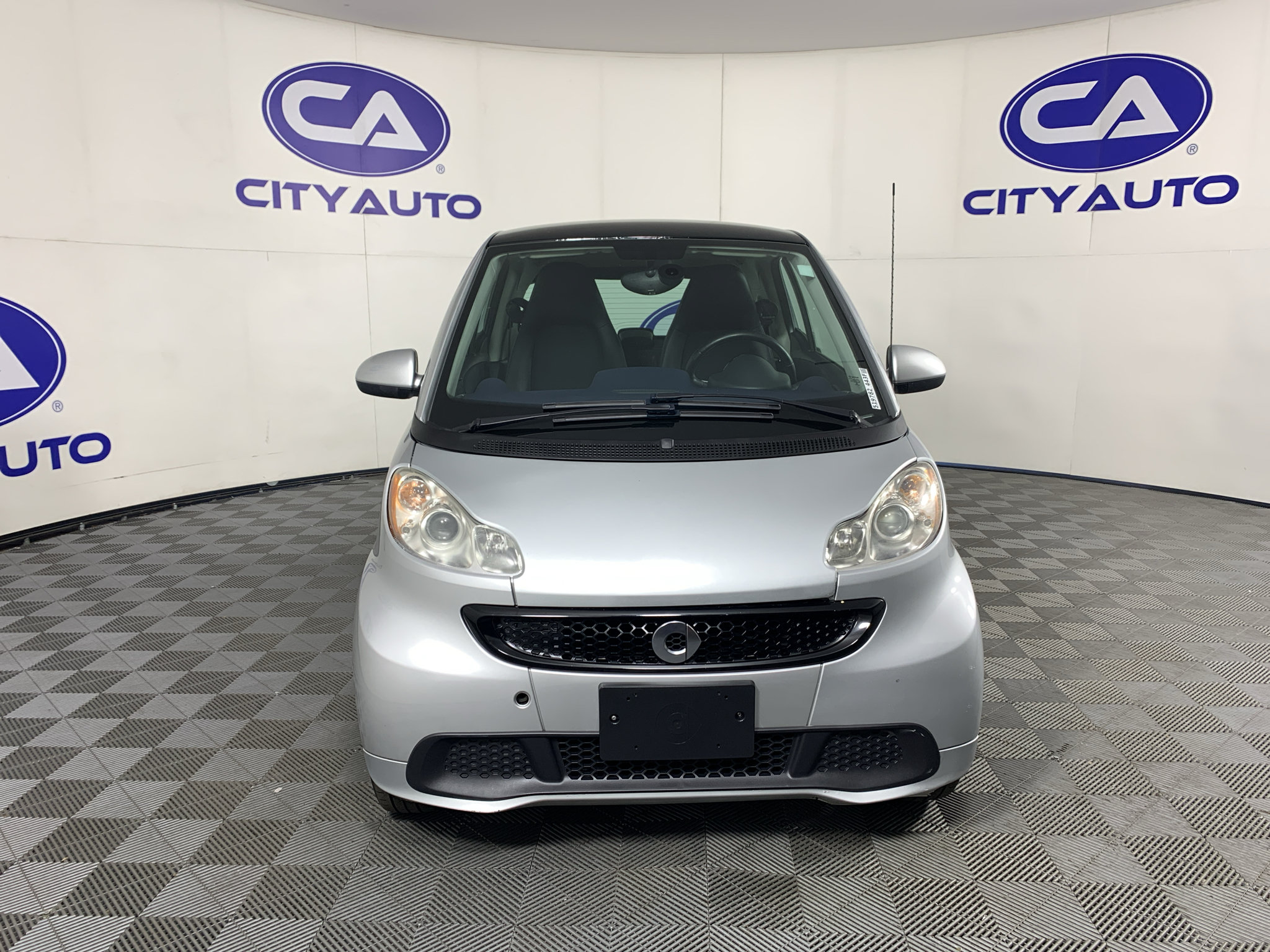 Used 2015 smart fortwo pure RWD image 9