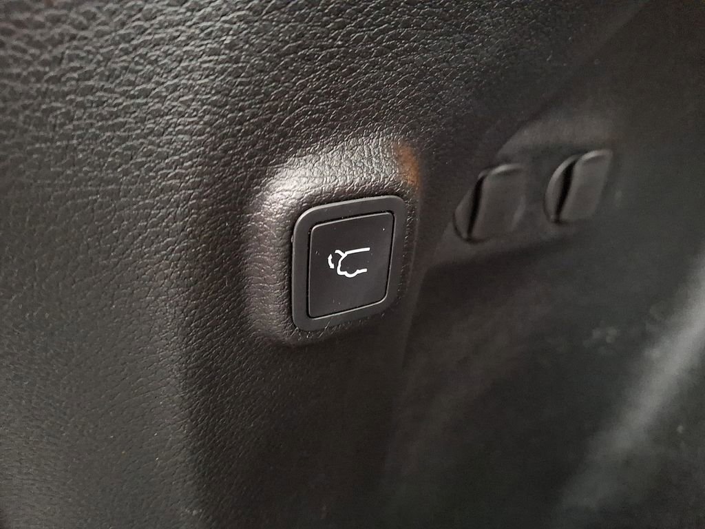 Used 2019 Jeep Cherokee Limited image 27