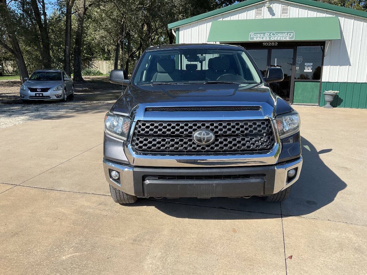 Used 2019 Toyota Tundra SR5 AWD/4WD image 4