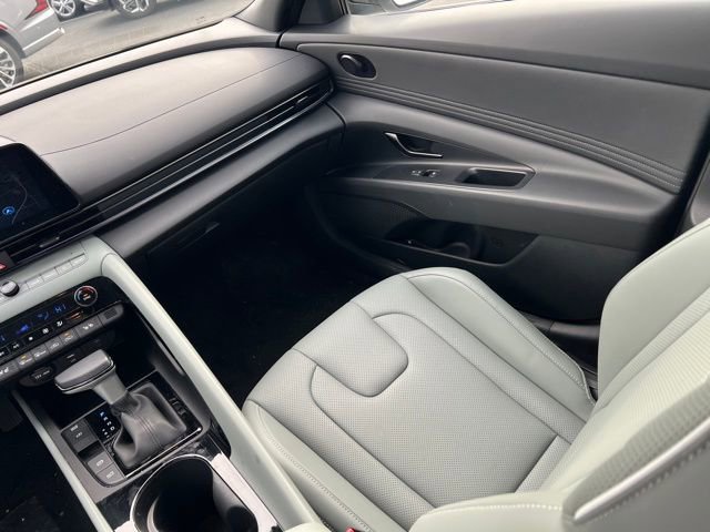 Certified 2025 Hyundai Elantra Limited image 11