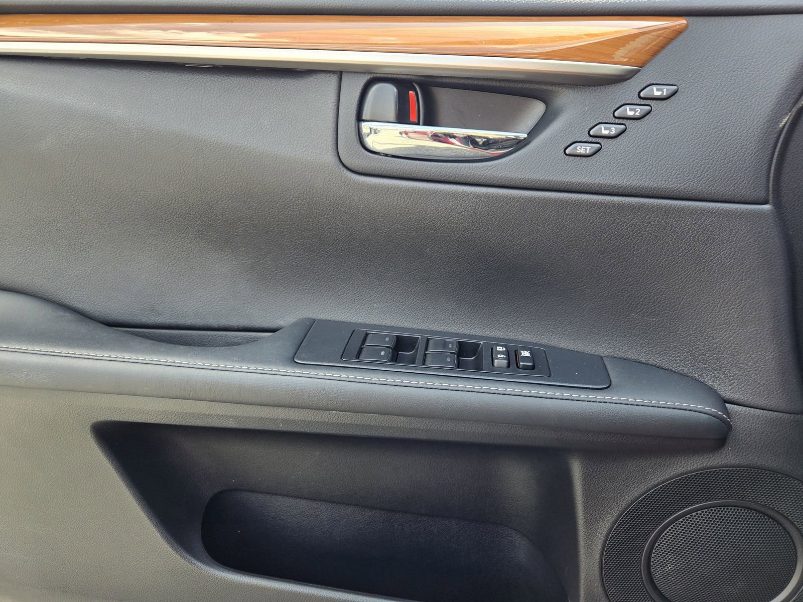 Used 2014 Lexus ES 300h w/ Luxury Package w/Bamboo Trim FWD image 20