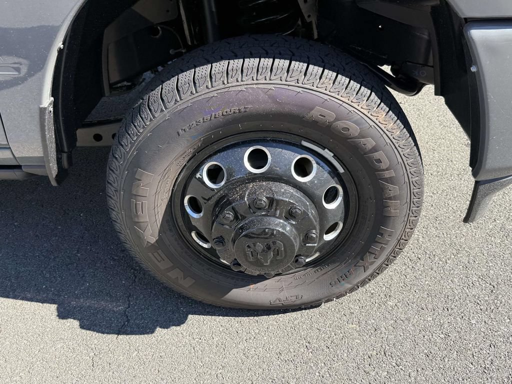 New 2026 RAM 3500 Laramie AWD/4WD image 12