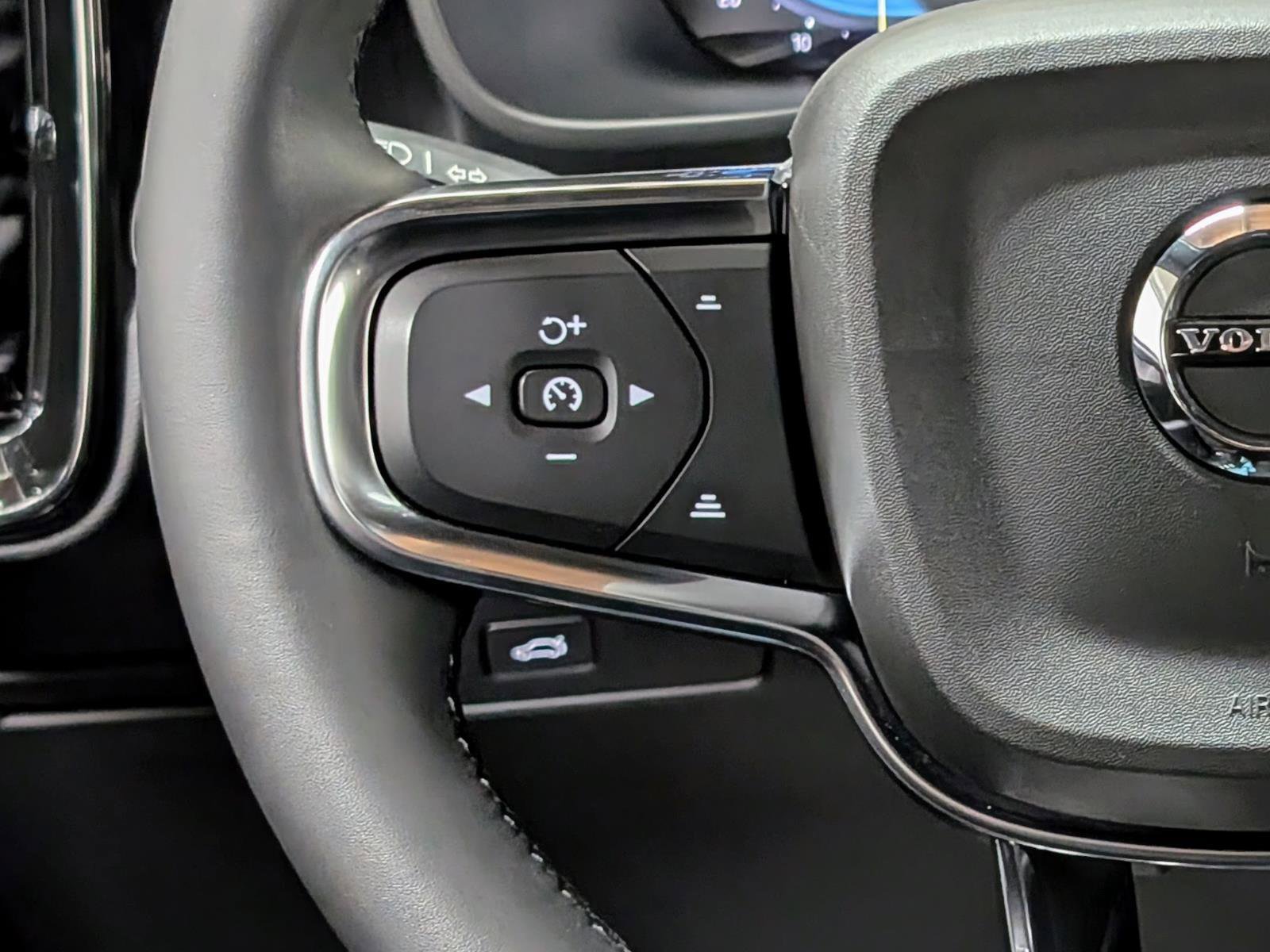 Used 2023 Volvo C40 P8 Recharge Ultimate AWD/4WD image 31