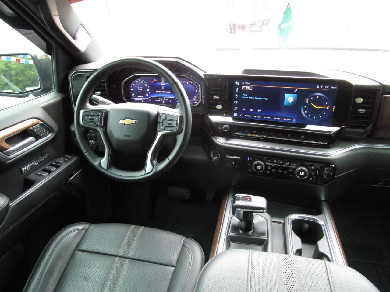 Used 2023 Chevrolet Silverado 1500 High Country w/ Technology Package AWD/4WD image 9
