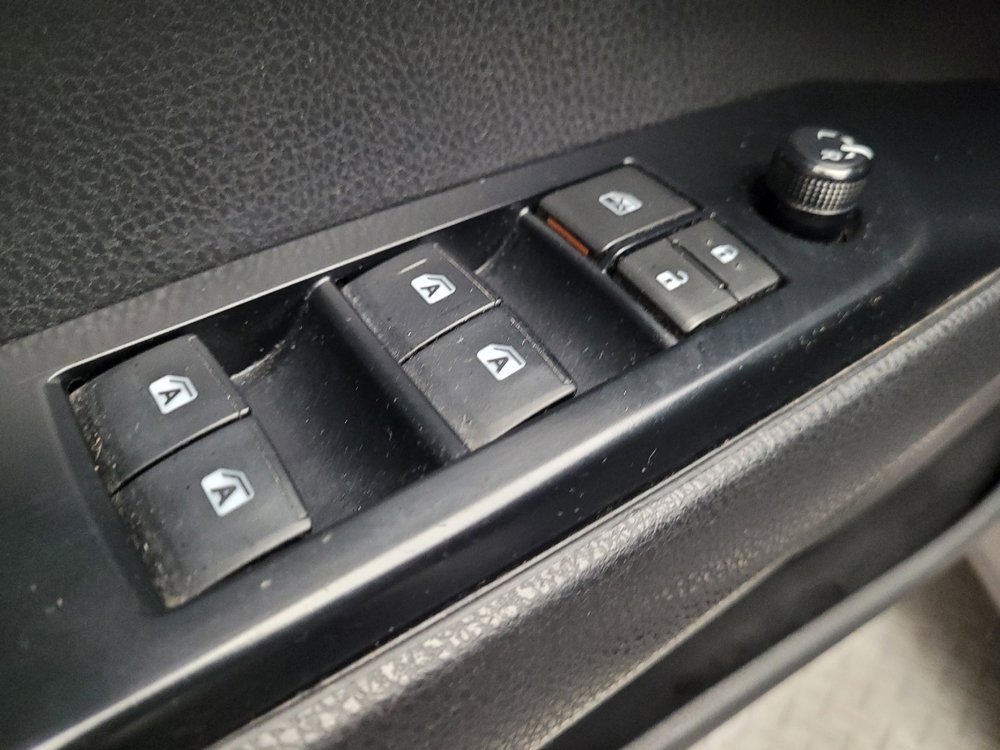 Used 2019 Toyota Camry LE FWD image 27