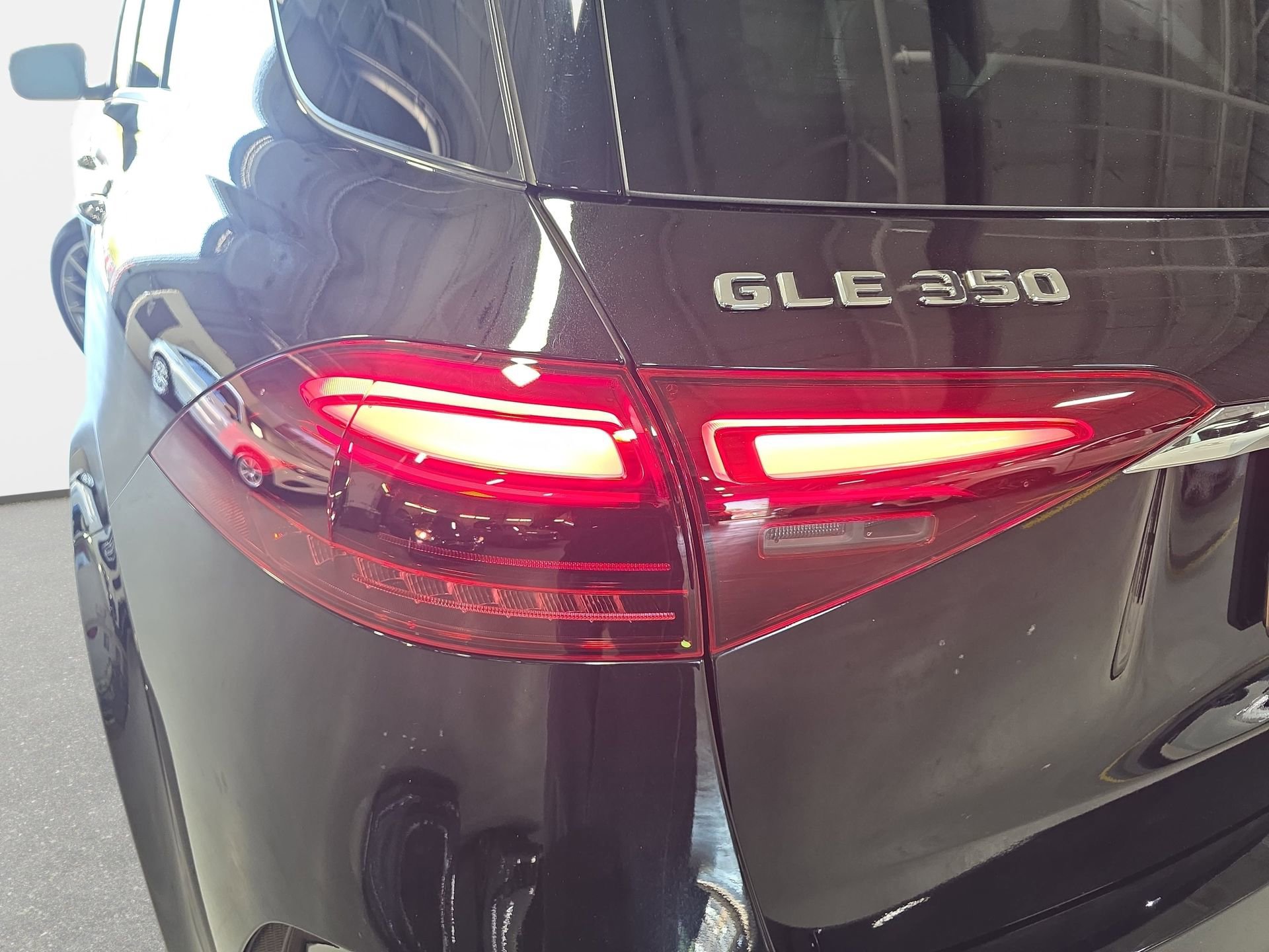 Certified 2024 Mercedes-Benz GLE 350 4MATIC image 33