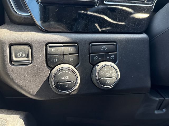 Used 2025 Chevrolet Silverado 1500 LT Trail Boss w/ Dark Appearance Package AWD/4WD image 31
