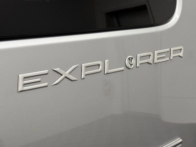 Used 2019 GMC Savana 2500 Extended w/ Enhanced Convenience Package image 19