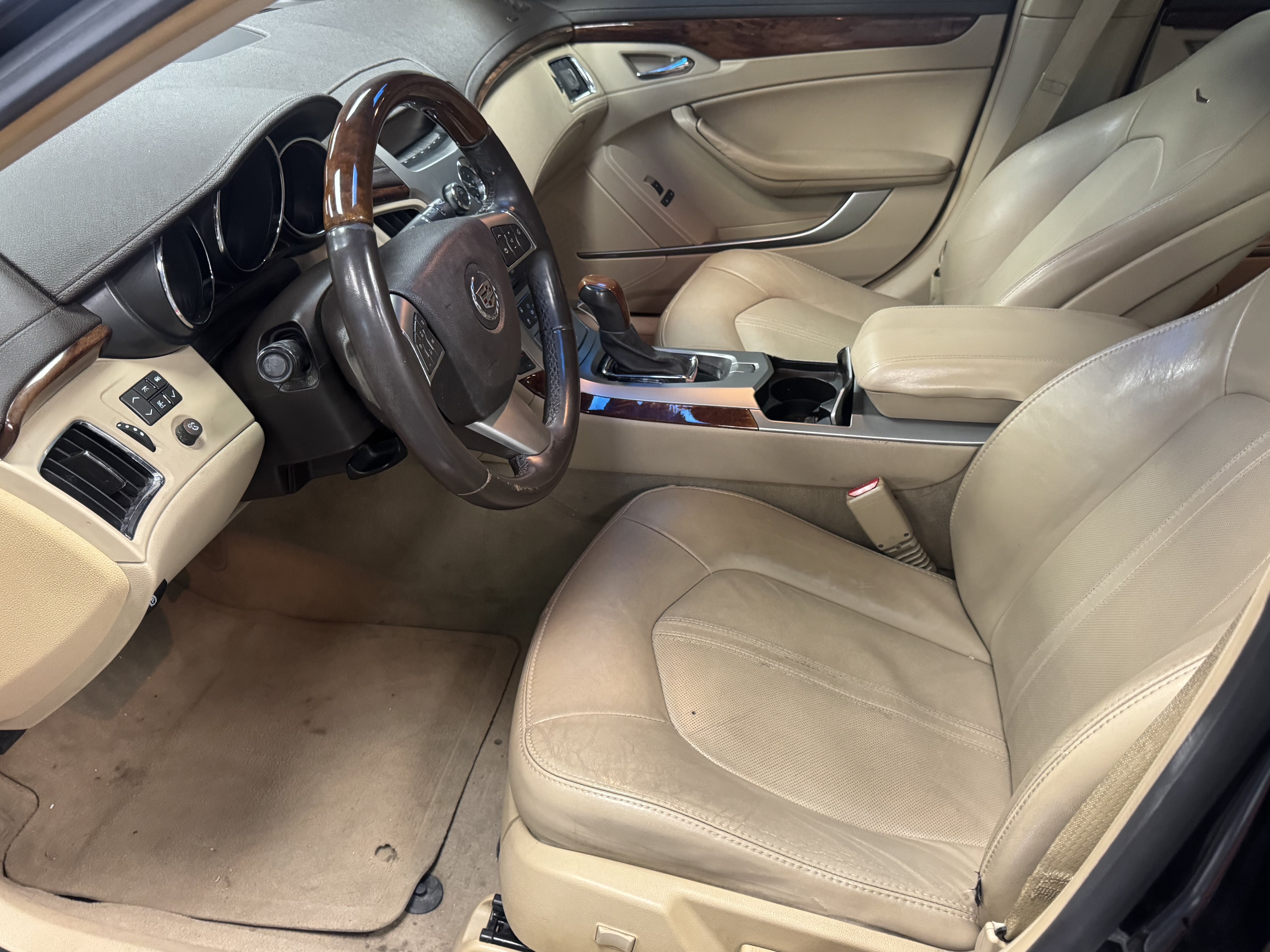 Used 2011 Cadillac CTS Luxury RWD image 9