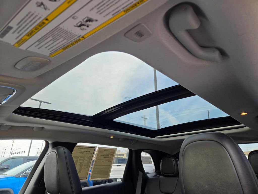 Used 2019 Jeep Cherokee Limited w/ Technology Group image 28