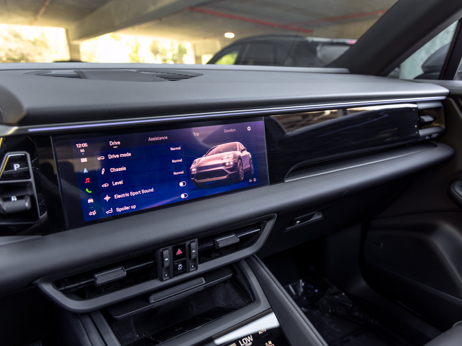 Certified 2025 Porsche Macan Electric RWD image 34