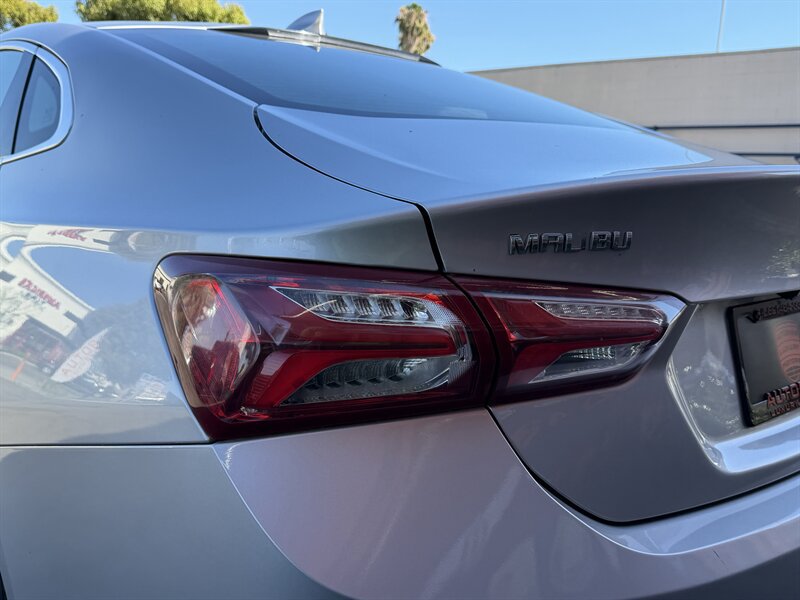 Used 2020 Chevrolet Malibu LT FWD image 11