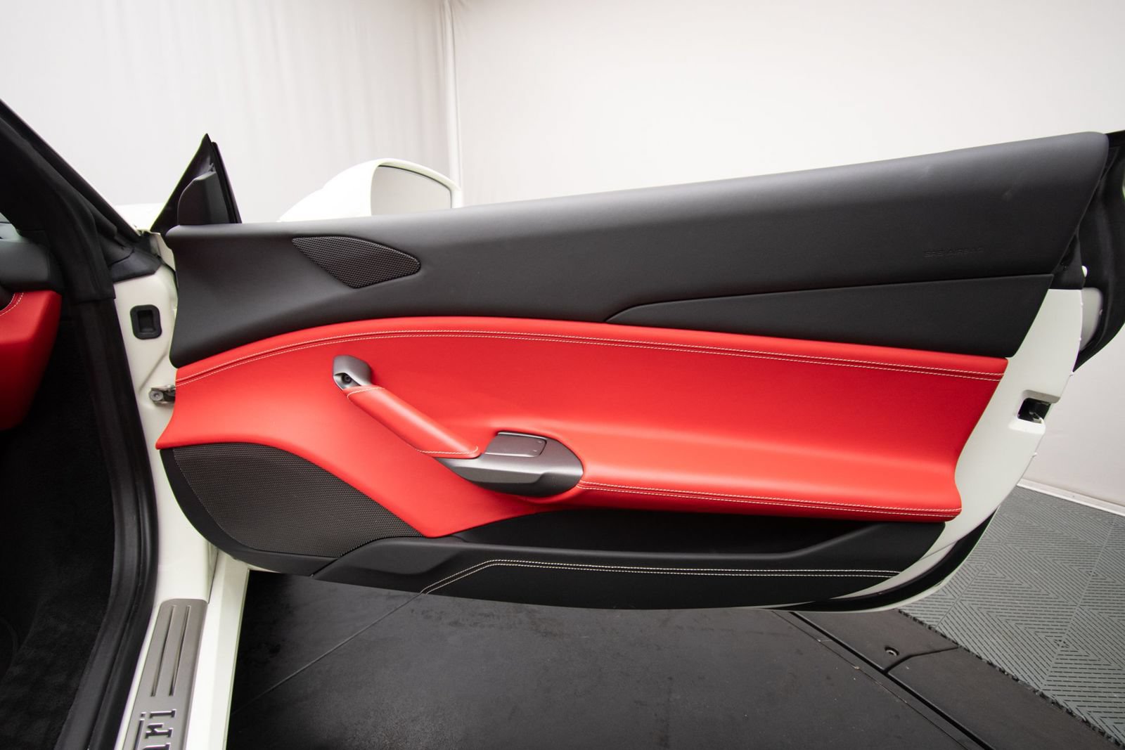 Used 2019 Ferrari 488 Spider RWD image 33