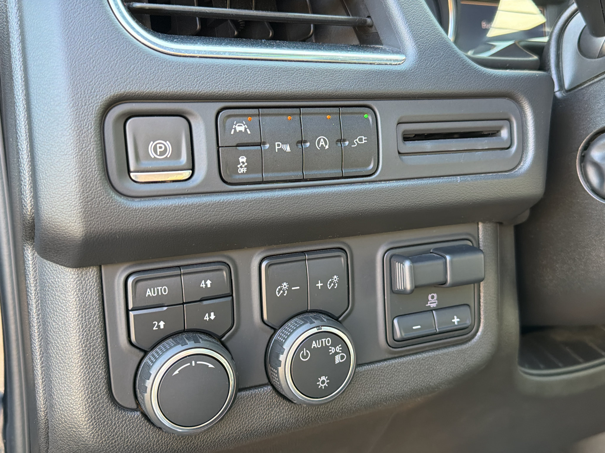 Used 2021 Chevrolet Tahoe LT w/ LT Signature Package AWD/4WD image 15