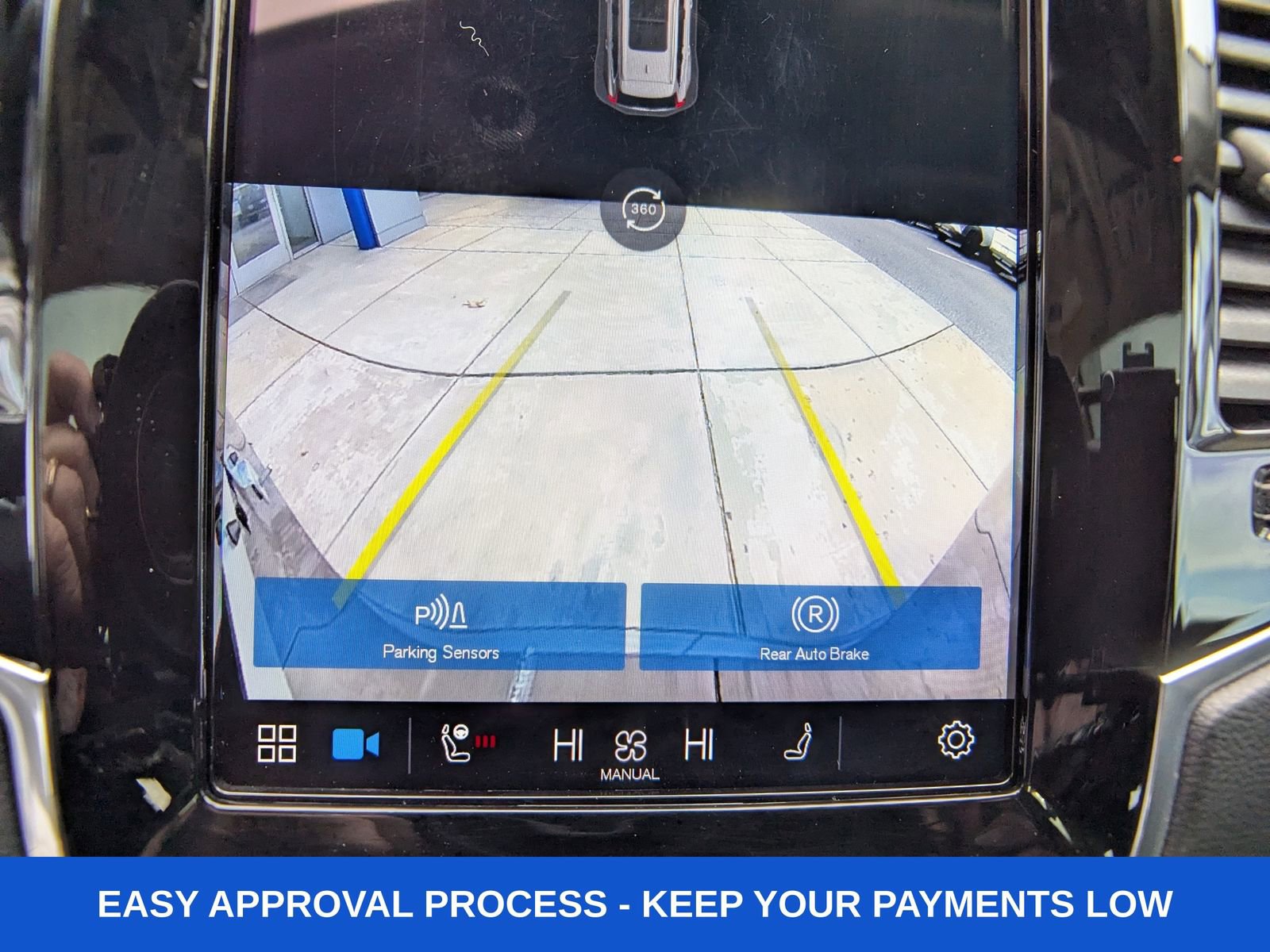 Used 2024 Volvo XC90 B6 Ultimate w/ Lounge Package image 24