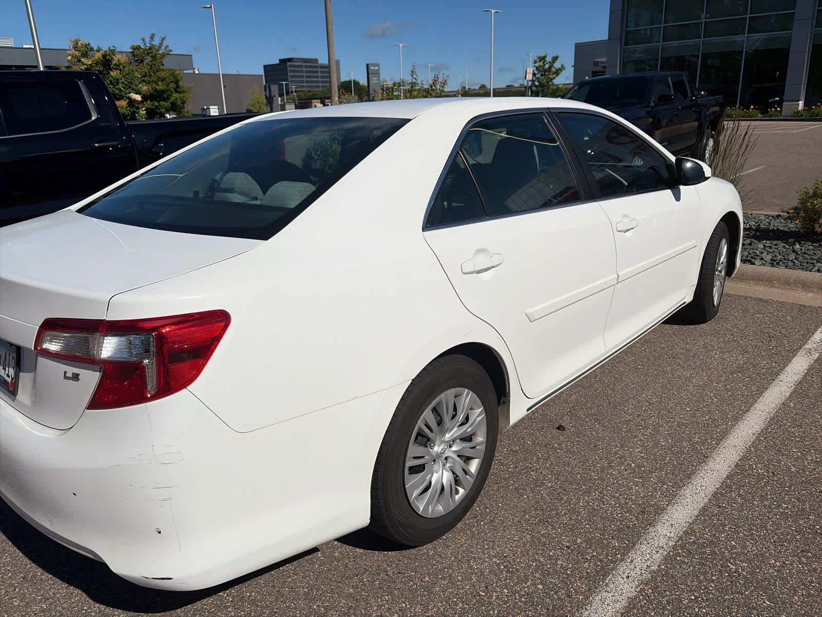 Used 2012 Toyota Camry LE FWD image 10
