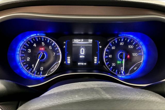 Used 2022 Chrysler Voyager LX image 13