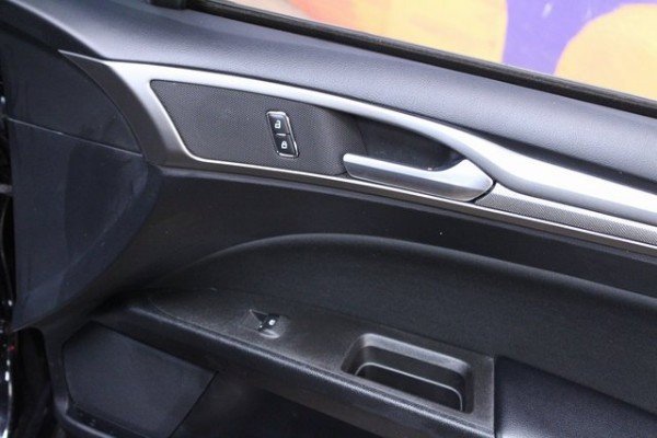 Used 2020 Ford Fusion SE image 10